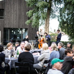 wieckin Ferienhaus Ostsee Darss Kultur Kultour Kathrin Suess Kai Kochan Here comes a bear
